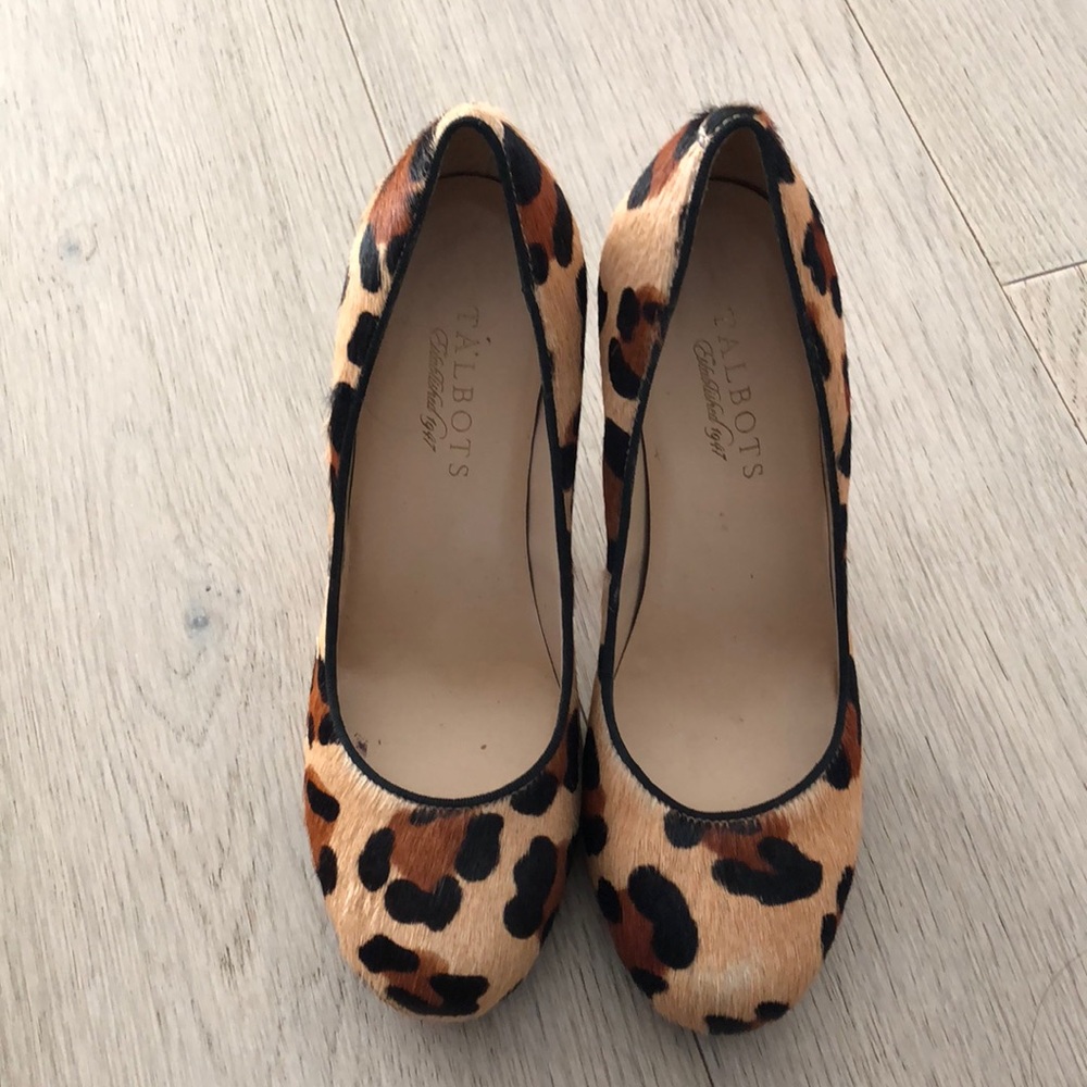 Cheetah print round toe heels